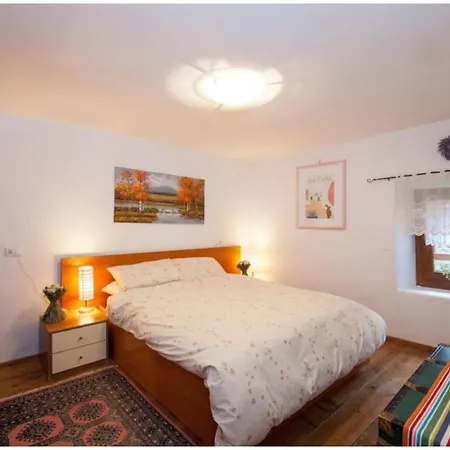 House With 3 Bedrooms In With Wonderful Lake View And Wifi 100 Km From The Beach *