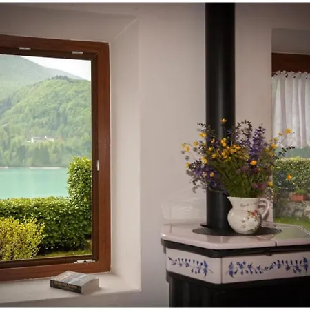 House With 3 Bedrooms In With Wonderful Lake View And Wifi 100 Km From The Beach 別荘