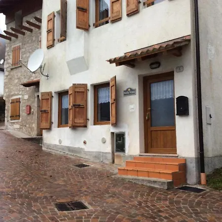 House With 3 Bedrooms In With Wonderful Lake View And Wifi 100 Km From The Beach Holiday home Barcis