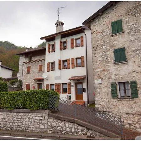 House With 3 Bedrooms In With Wonderful Lake View And Wifi 100 Km From The Beach Casa vacanze *