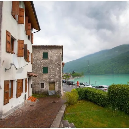 House With 3 Bedrooms In With Wonderful Lake View And Wifi 100 Km From The Beach