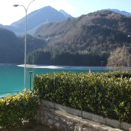 House With 3 Bedrooms In With Wonderful Lake View And Wifi 100 Km From The Beach Barcis